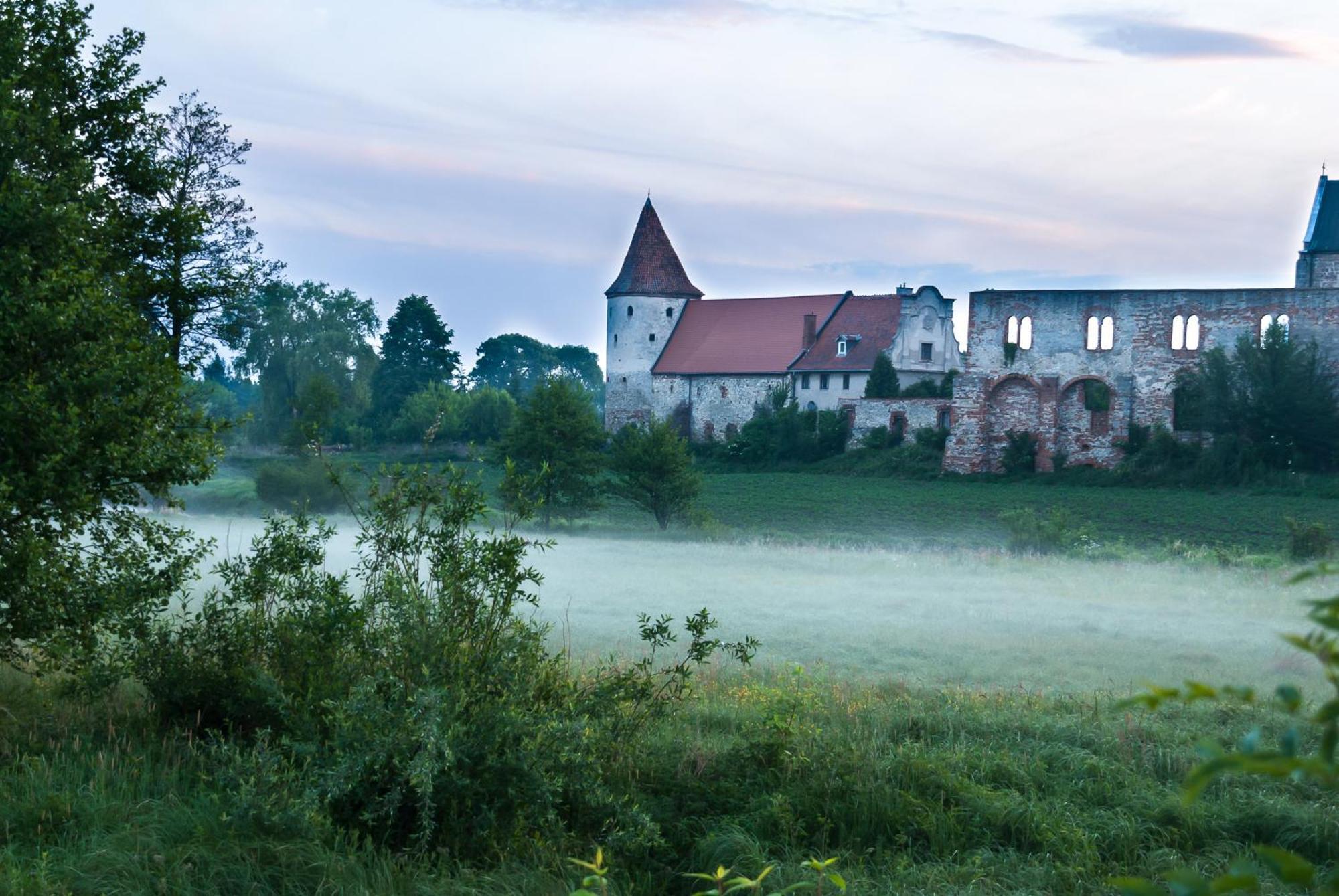 Готель Podklasztorze Сулеюв