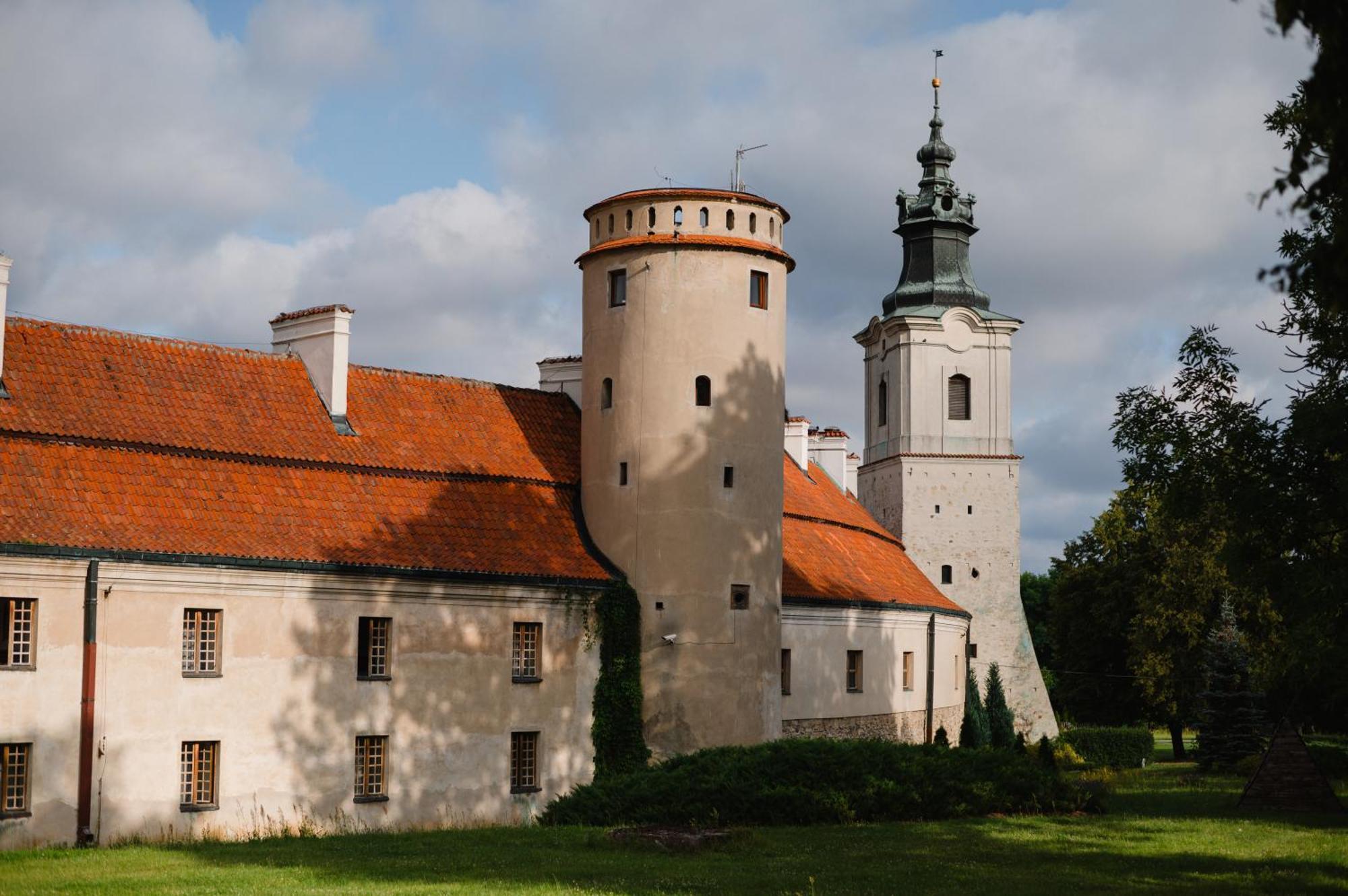 Podklasztorze Готель Сулеюв